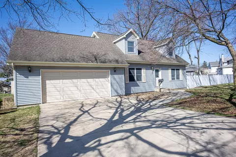 37 N Hickory St, Manteno, IL 60950
