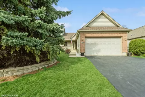 218 Red Hawk Rd, Hampshire, IL 60140