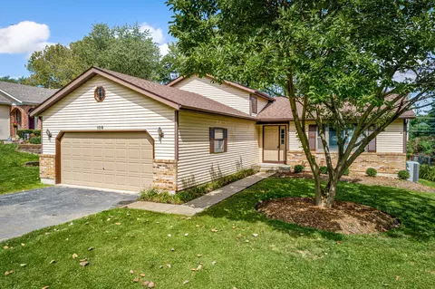 109 Deer Path Ln, Lake In The Hills, IL 60156