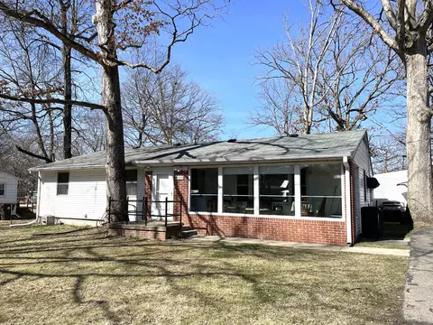 1110 E Pin Oak Dr, Mahomet, IL 61853