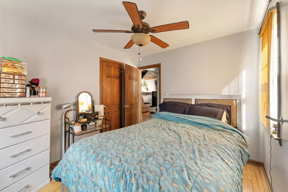 Bedroom - 2733 W 89th St, Evergreen Park, IL 60805 photo 2 of 3