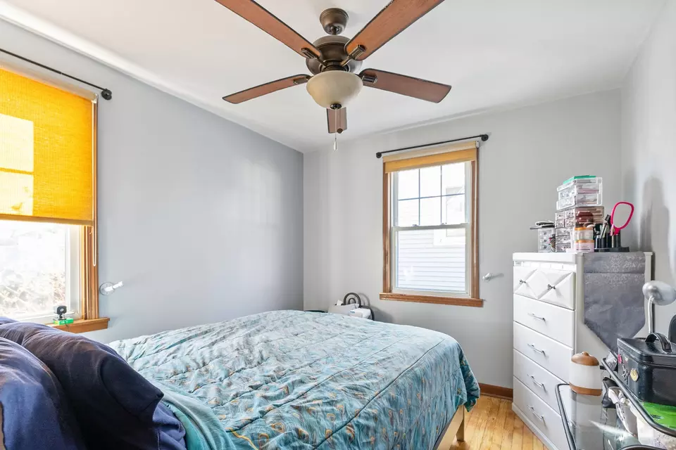 Bedroom - 2733 W 89th St, Evergreen Park, IL 60805 photo 1 of 3