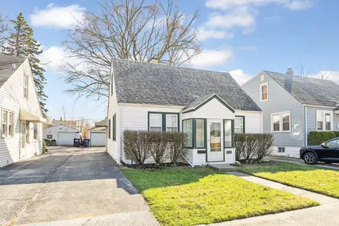 Exterior - 2733 W 89th St, Evergreen Park, IL 60805 photo 1 of 8