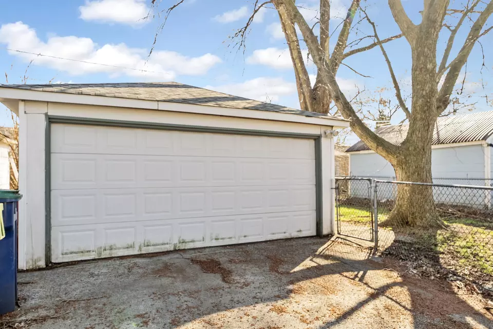 Exterior - 2733 W 89th St, Evergreen Park, IL 60805 photo 5 of 8