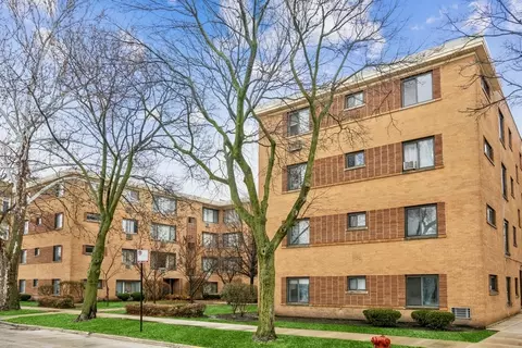 2708 W Lunt Ave #205, Chicago, IL 60645