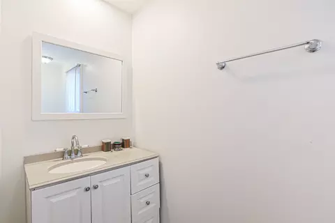 Bath - 546 E 87th St, Chicago, IL 60619 photo 2 of 3