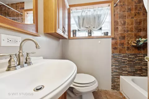 Bath - 208 E 87th St, Chicago, IL 60619 photo 1 of 1