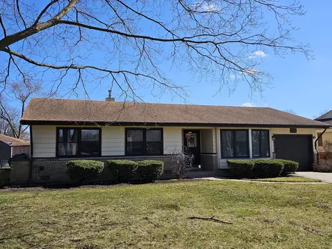 73 Forest Ln, Elk Grove Village, IL 60007