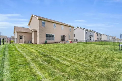 Exterior - 2110 Max Run Dr, Champaign, IL 61822 photo 5 of 10