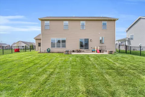 Exterior - 2110 Max Run Dr, Champaign, IL 61822 photo 6 of 10