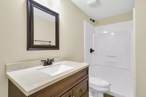 Bath - 2110 Max Run Dr, Champaign, IL 61822 photo 4 of 4