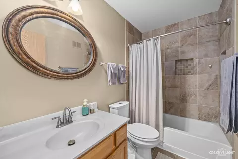 Bath - 882 Serendipity Dr, Aurora, IL 60504 photo 2 of 3