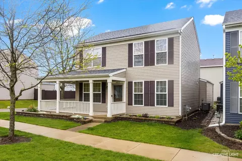 882 Serendipity Dr, Aurora, IL 60504