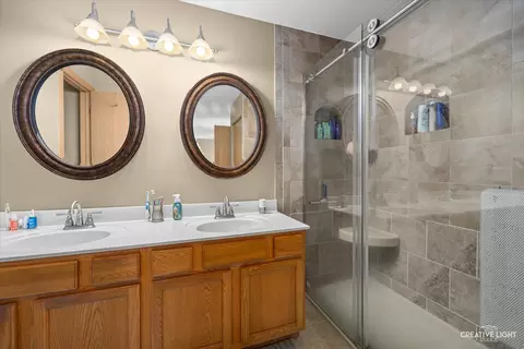 Bath - 882 Serendipity Dr, Aurora, IL 60504 photo 3 of 3