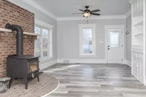 Entry Way - 208 W Monroe St, Dana, IL 61321 photo 2 of 4