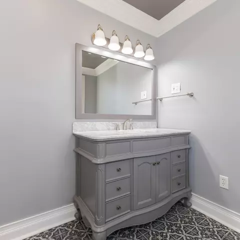 Bath - 208 W Monroe St, Dana, IL 61321 photo 2 of 4