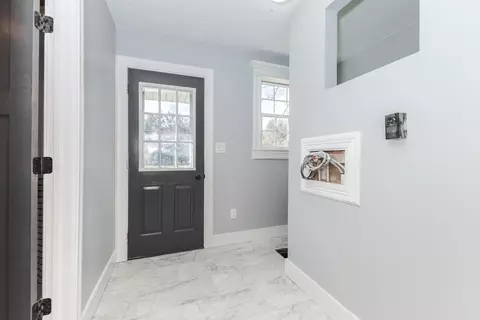 Entry Way - 208 W Monroe St, Dana, IL 61321 photo 3 of 4