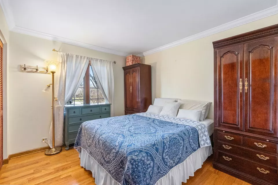 Bedroom - 1331 Carlisle Ave, Elk Grove Village, IL 60007 photo 2 of 3