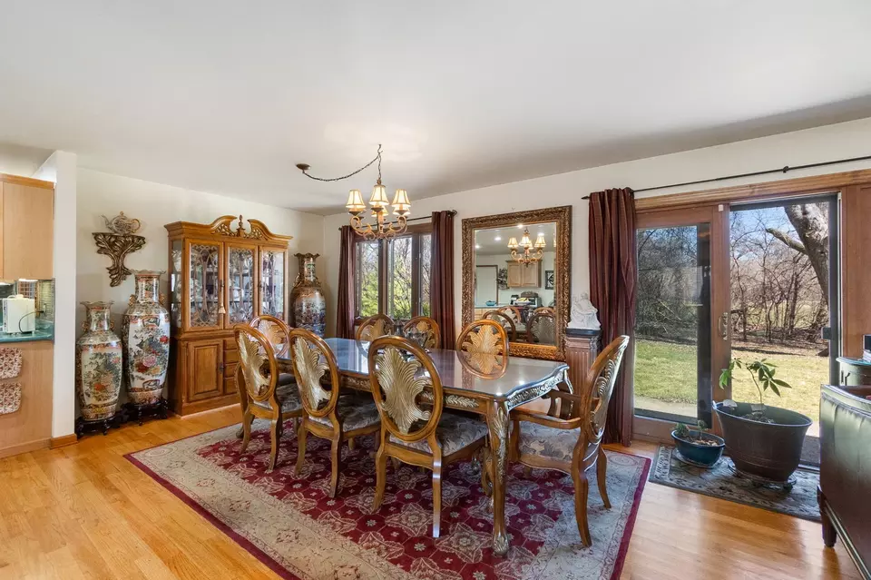 Dining - 1331 Carlisle Ave, Elk Grove Village, IL 60007 photo 2 of 4