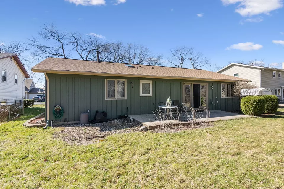 Exterior - 1331 Carlisle Ave, Elk Grove Village, IL 60007 photo 4 of 6