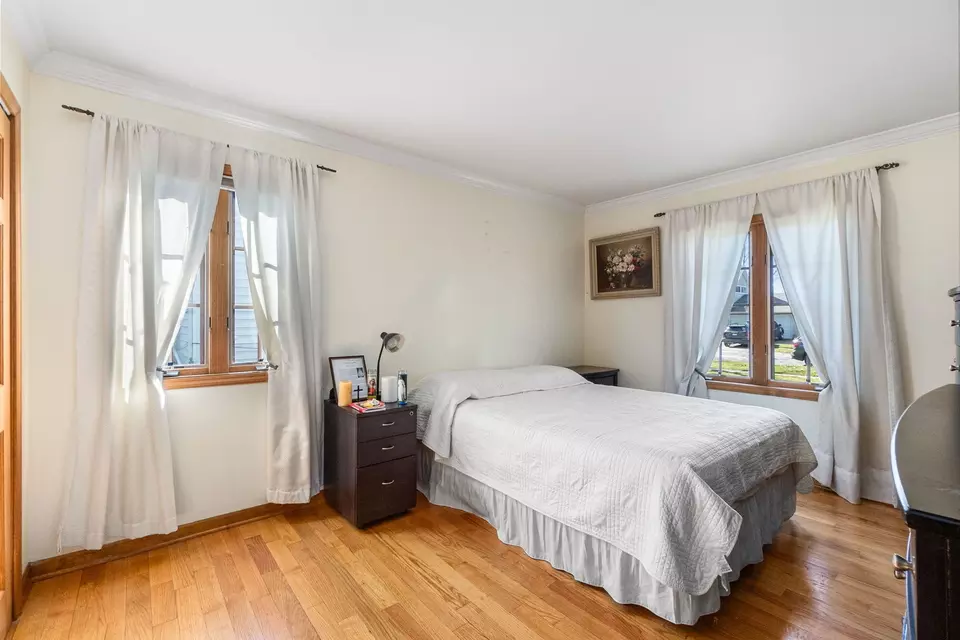 Bedroom - 1331 Carlisle Ave, Elk Grove Village, IL 60007 photo 3 of 3