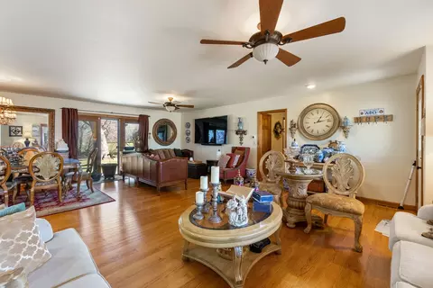 Living - 1331 Carlisle Ave, Elk Grove Village, IL 60007 photo 1 of 3