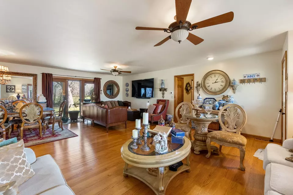 Living - 1331 Carlisle Ave, Elk Grove Village, IL 60007 photo 1 of 3