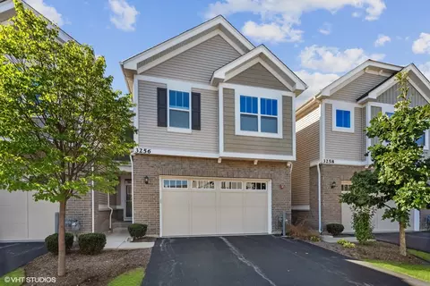 3256 N Heritage Ln, Arlington Heights, IL 60004
