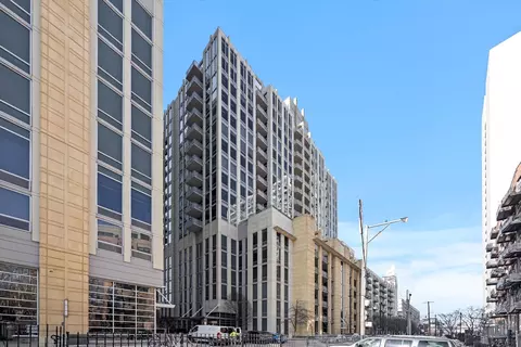 720 N Larrabee St #1302, Chicago, IL 60654