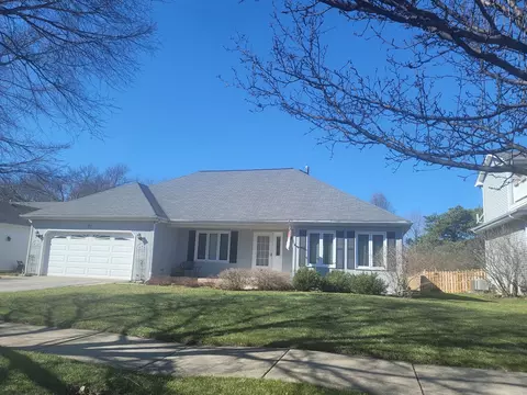 21 N Whispering Hills Dr, Naperville, IL 60540