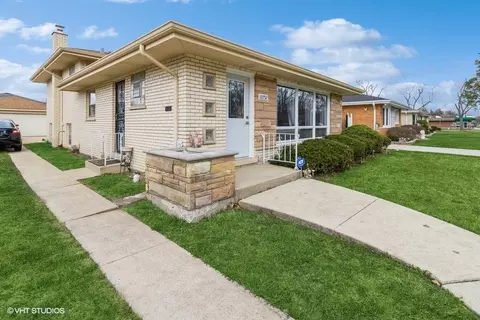 10752 31st St, Westchester, IL 60154