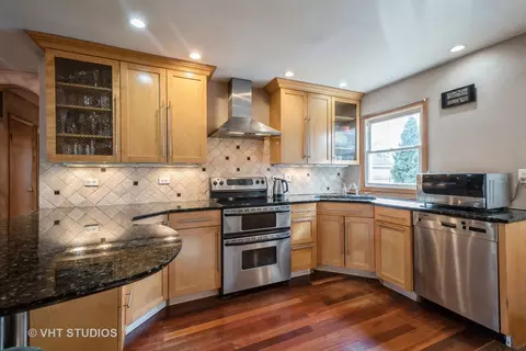 Kitchen - 1335 E Forest Ave, Des Plaines, IL 60018 photo 2 of 3
