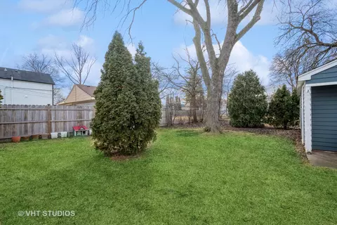 Exterior - 1335 E Forest Ave, Des Plaines, IL 60018 photo 3 of 4