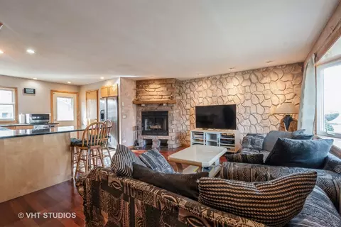 Living - 1335 E Forest Ave, Des Plaines, IL 60018 photo 1 of 4