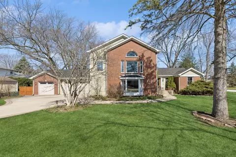 2112 W Lincoln St, Mount Prospect, IL 60056
