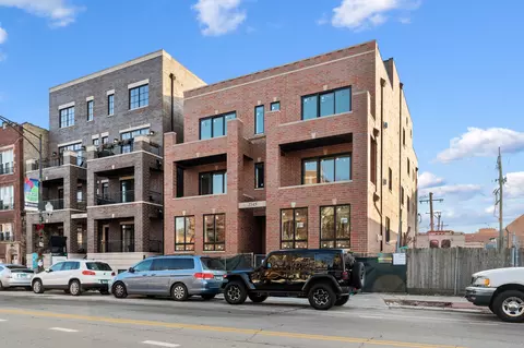 2345 W Roscoe St #1W, Chicago, IL 60618