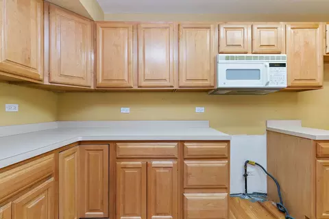 Kitchen - 46 Timber Ter, Cary, IL 60013 photo 2 of 3