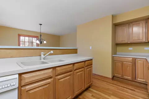 Kitchen - 46 Timber Ter, Cary, IL 60013 photo 3 of 3