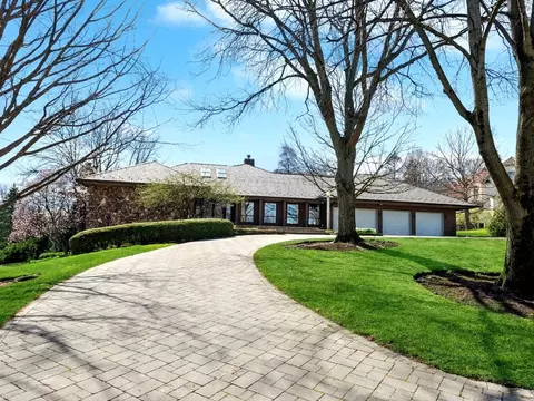 18 Natoma Dr, Oak Brook, IL 60523