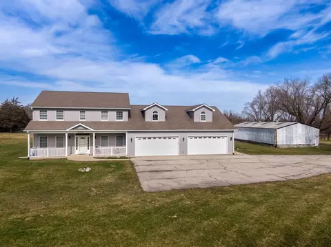 21600 W Grass Lake Rd, Antioch, IL 60002