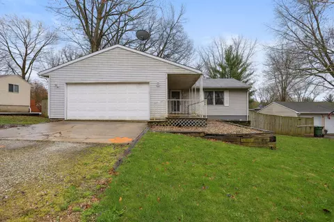 1005 E Pin Oak Dr, Mahomet, IL 61853