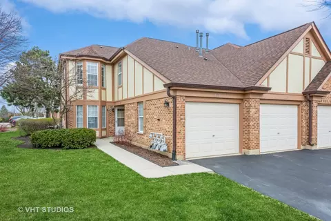 269 Green Knoll Ln #269, Streamwood, IL 60107