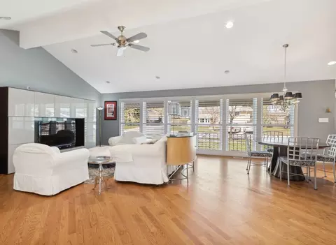 Living - 2925 Jerrie Ln, Glenview, IL 60025 photo 2 of 5