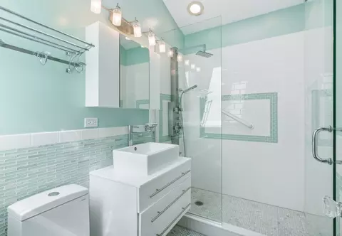 Bath - 2925 Jerrie Ln, Glenview, IL 60025 photo 2 of 2