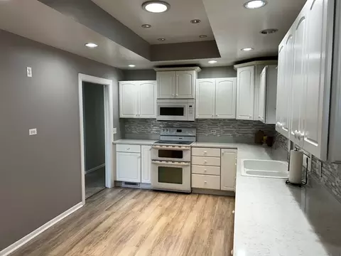 Kitchen - 8001 45th St, Lyons, IL 60534 photo 1 of 2
