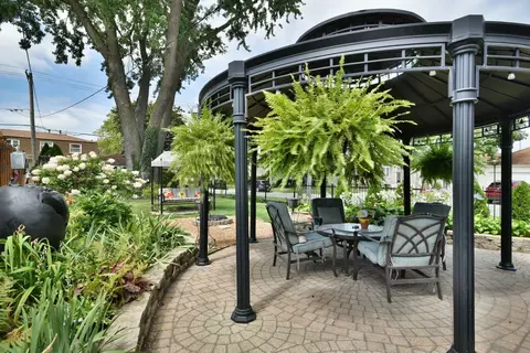 Exterior - 8001 45th St, Lyons, IL 60534 photo 9 of 14