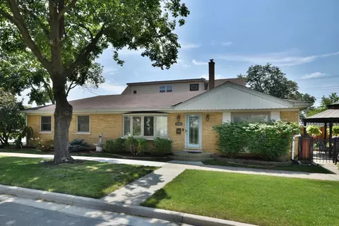 8001 45th St, Lyons, IL 60534