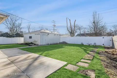 885 Walnut Ct, Des Plaines, IL 60016 photo 10