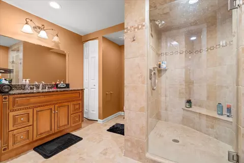 Bath - 13428 Skyline Dr, Plainfield, IL 60585 photo 5 of 5