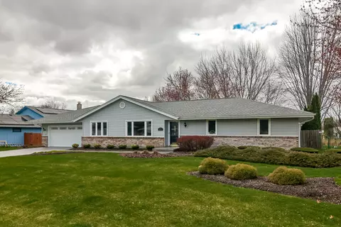 7347 Sorghum Ln, Cherry Valley, IL 61016